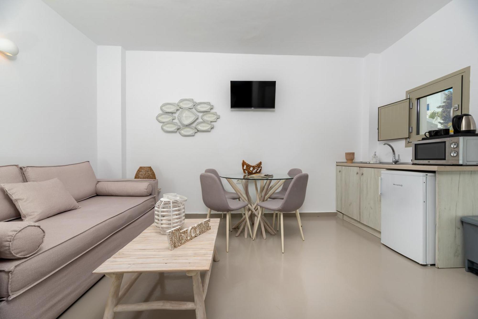Aerenia Luxury Suites Karterados  Exterior photo